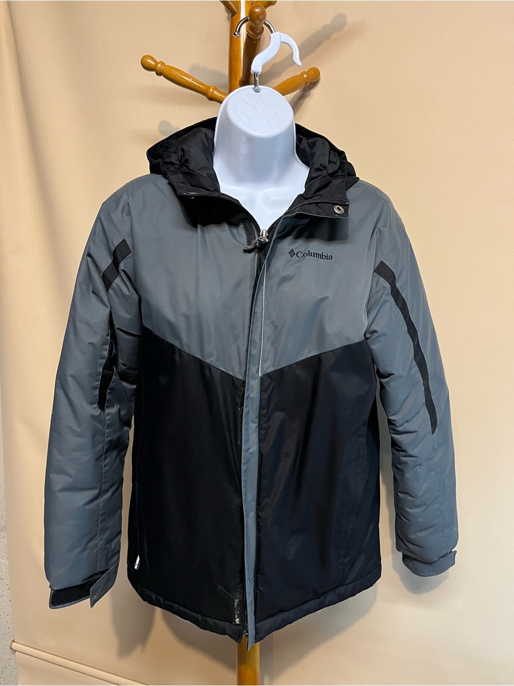 Boy’s Columbia Gray & Black Insulated Hooded Winter Jacket